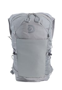 Grauer Rucksack aus strukturiertem Stoff mit einem glatten Frontpanel. Verfügt über verstellbare Träger, doppelte Reißverschlüsse und ein Logo-Accent auf der Oberfläche.