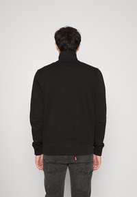 Tommy Hilfiger LARGE FLAG ZIP MOCK - Camisola - black