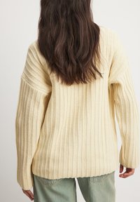 Thumbnail Image 3