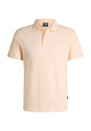 Polo a maniche corte color pesca con motivo testurizzato, patta con bottoni e colletto, etichetta del marchio visibile all'interno del collo.