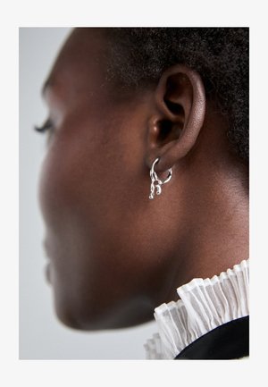 Maria Black SORTEDAM HUGGIE PAIR - Kõrvarõngad - silver coloured