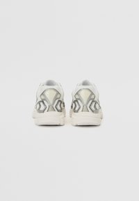 Reebok LTD PREMIER ROAD ULTRA UNISEX - Športni copati - white metallic