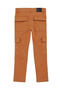 Oranje cargobroek van katoen met voor- en achterzakken, riemlussen en een logo patch op de tailleband. Glad textuur, rechte pasvorm.