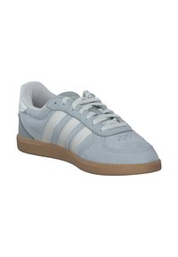 adidas Sportswear BREAKNET SLEEK - Baskets basses - wonsil owhite gum