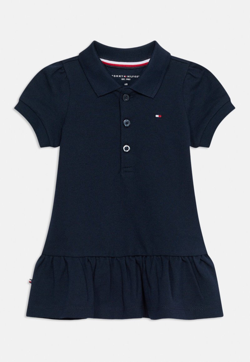 Πόλο φόρεμα σε ναυτικό μπλε με κοντά μανίκια, γιακά, τρία κουμπιά, μικρό λογότυπο στο στήθος και βολάν στο τελείωμα, για μικρά κορίτσια.