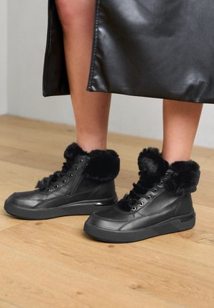 DALYLA - Høye joggesko - black