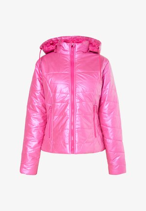 Pudret lyserød jakke med en glat, shiny tekstur, lynlåslukning, justerbar hætte og to lynlåslommer på siden.