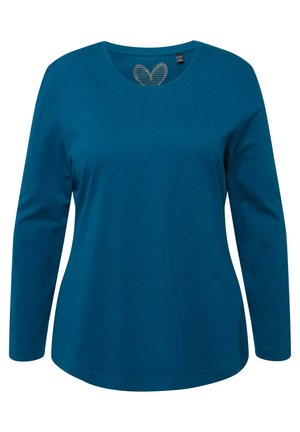 Tyrkysová dlouhá rukávová košile vyrobená z jemné bavlny, s kulatým výstřihem a vzorem srdce na vnitřní straně krku. Hladká textura a volný střih.