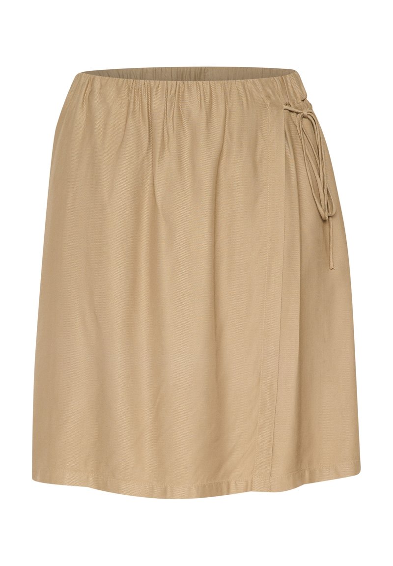 Falda de un color beige claro, de longitud hasta la rodilla, hecha de una tela suave con una cintura elástica y un detalle de cordón para un ajuste ajustable. Textura suave.