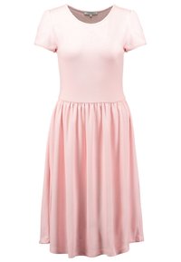 Robe courte à manches courtes rose clair avec col rond et taille froncée, dotée d'un tissu texturé et d'une jupe de longueur genou.