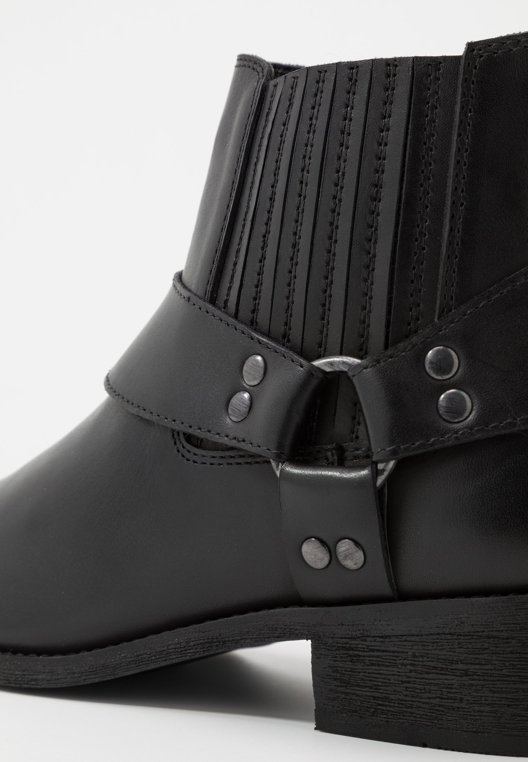 zign military boots in black