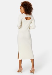 Bubbleroom KNITTED CUT OUT DRESS - Pletené šaty - white