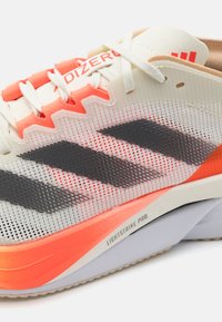 adidas Performance ADIZERO BOSTON 12 - Apavi skriešanai pa asfaltu - ivory/iron metallic/solar red