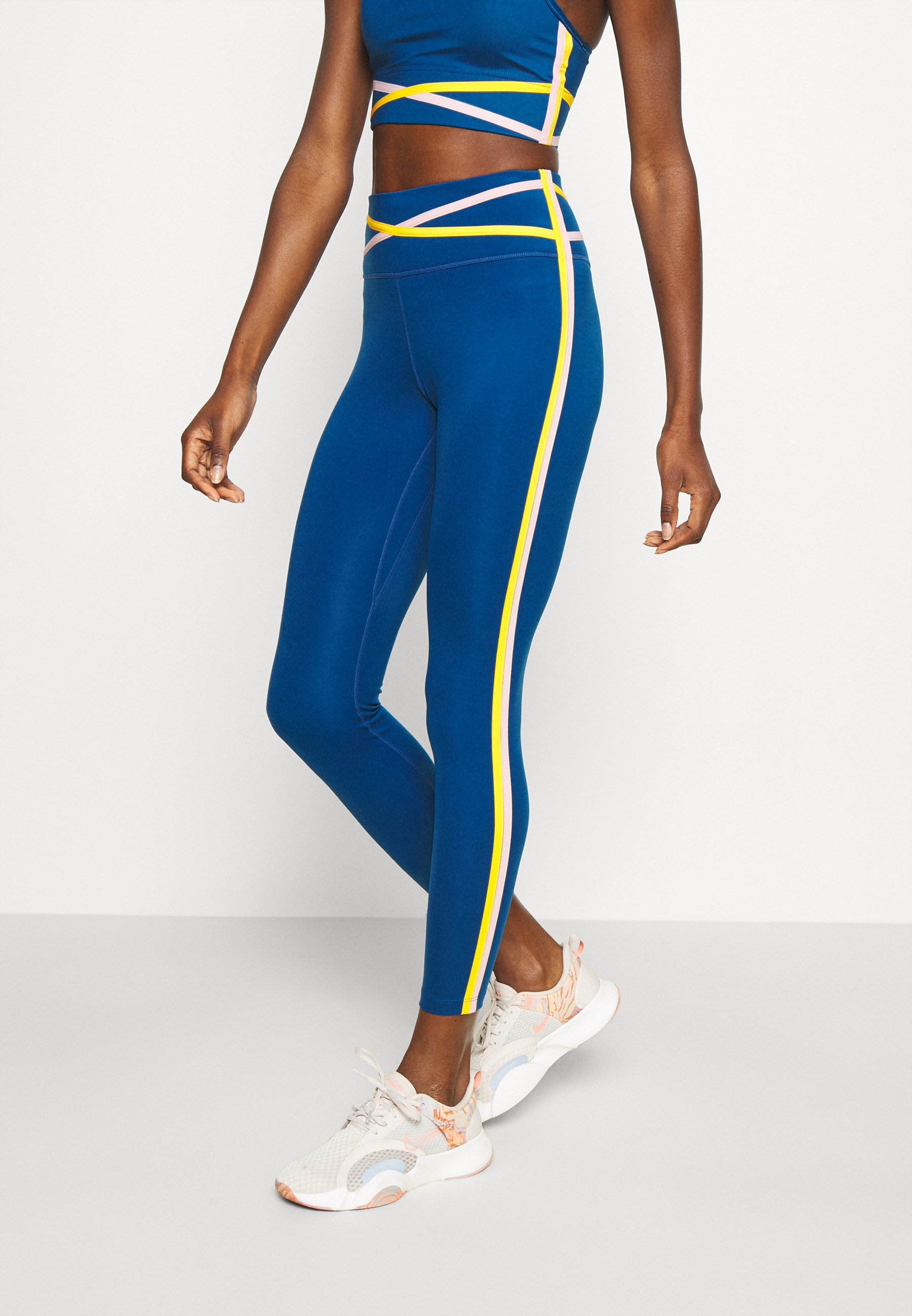 legginsy nike performance one