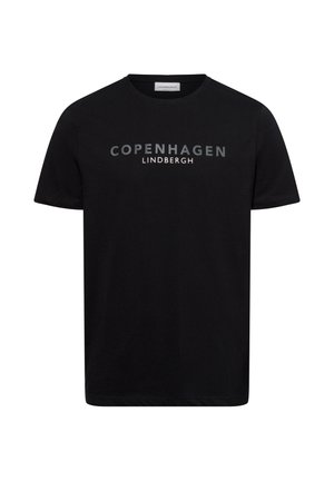 Zwarte katoenen t-shirt met een ronde halslijn en korte mouwen; voorzien van de tekst "COPENHAGEN LINDBERGH" in contrasterend grijs.