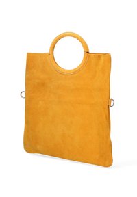 Borsa tote in suede giallo con manico circolare, texture liscia e due anelli laterali per il fissaggio della tracolla. Design minimalista con linee pulite.