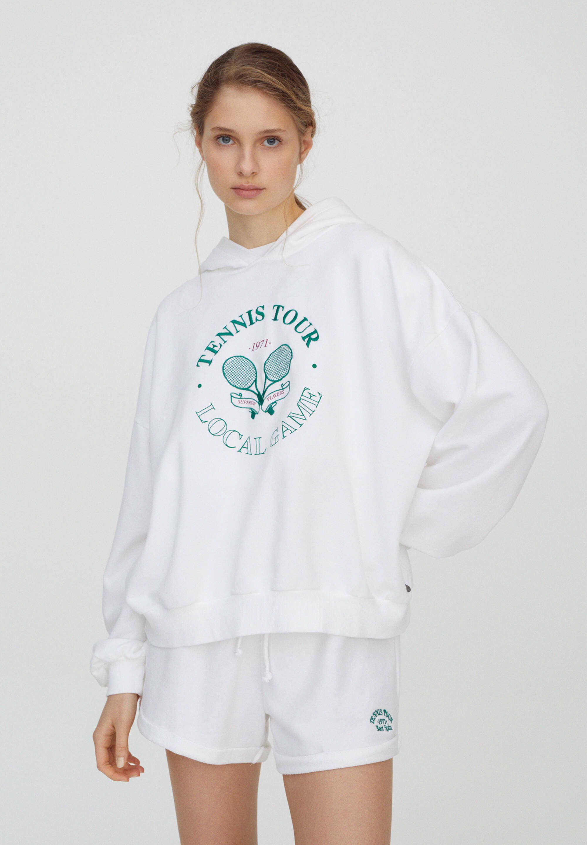 Pull Bear Mit Tennismotiv Kapuzenpullover White Weiss Zalando De