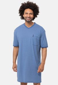 Abito a righe con scollatura a V in tonalità blu, caratterizzato da una tasca sul petto e maniche corte. Realizzato in tessuto morbido, con una vestibilità comoda e un design che arriva fino al ginocchio.