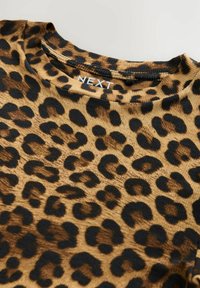Leopardenmuster Kurzarmoberteil in Braun- und Schwarztönen, aus geripptem Stoff mit Rundhalsausschnitt und "NEXT"-Label.