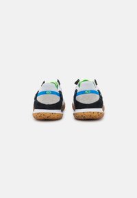 Nike Performance STREETGATO - Sapatilha de treino - white/light photo blue/black/lime glow