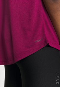 adidas Performance T-Shirt sport - berry