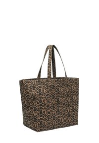 Torba tote w cętki z czarnymi plamami na brązowym tle, wykonana z materiału, z dwoma mocnymi uchwytami i otwartym designem.