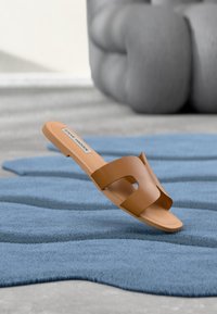 ZARNIA - Mules - cognac