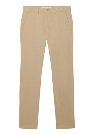Pantalones beige de corte ajustado para hombre, con bolsillos laterales, trabillas para cinturón, cierre de botones y cremallera frontal.