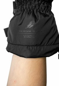Schwarzer isolierter Armschutz mit elastischem Bündchen, auf dem "Premium Down" und "Natural Warmth" in Grau gedruckt ist. Glatte Textur.