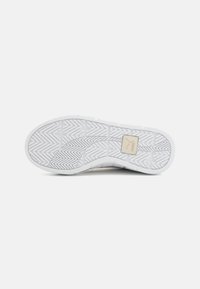 Puma CALI COURT - Sportcipő - white/alpine snow