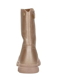 Bruine faux leren enkellaars met een textuurafwerking, ritsluitingen en een klein gouden accentdetail bij de hak. Platte rubberen zool.