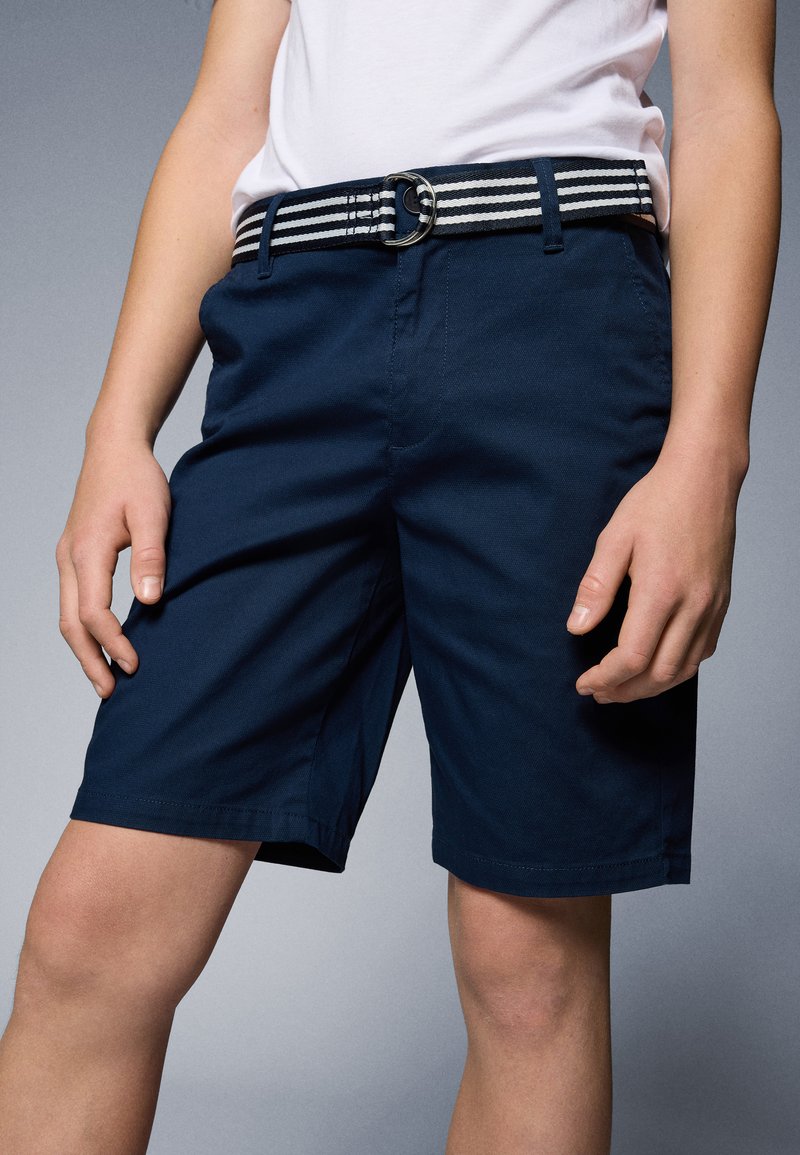 Tommy Hilfiger - BELTED  - Shorts - dark night navy, Ampliar