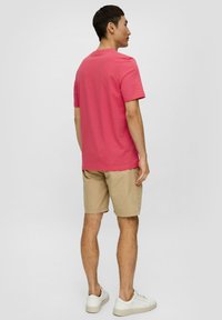 s.Oliver MIT GROSSEM LABEL - T-shirt print - himbeere
