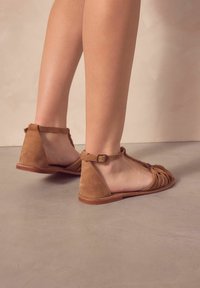 Next FOREVER COMFORT HUARACHE - Szandálok - camel brown