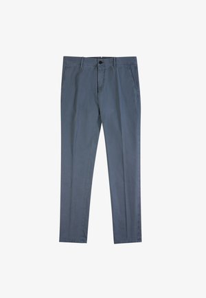 Chino grigi in cotone, caratterizzati da una texture liscia, design a gamba dritta, tasche frontali, chiusura con bottone e dettagli di cucitura discreti.