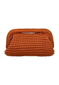 Orangefarbene Clutch aus strukturiertem Stoff mit einem gewebten Design, einem abgerundeten oberen Teil und einem integrierten Griff für einfaches Tragen.