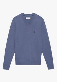 Sweter w serek w ciemnoniebieskim kolorze, wykonany z fakturowanej dzianiny. Posiada długie rękawy i małe logo na piersi. Wykończone mankiety i dół.