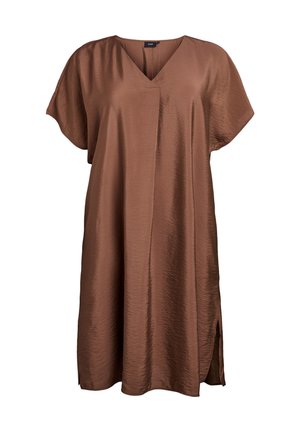 Robe marron, longueur genoux, avec un décolleté en V, des manches courtes et des fentes sur les côtés. Fabriquée à partir d'un tissu lisse et texturé avec un léger éclat.