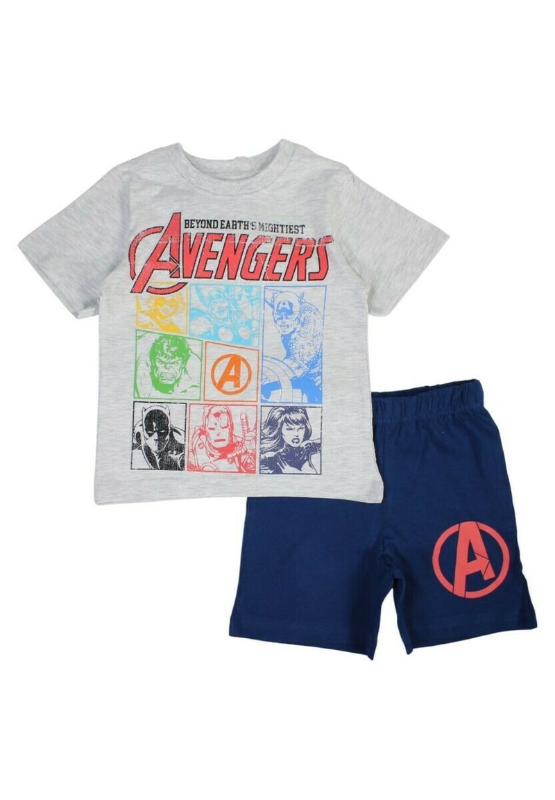 T-shirt gris avec un graphique multicolore des Avengers et un short bleu avec un logo rouge "A". Tissu en coton, manches courtes, taille élastique.