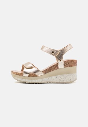 NICA SPORT - Sandalias con plataforma - oro