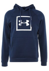 Felpa blu navy con tasca anteriore e logo Under Armour bianco centrato all'interno di un quadrato sul petto.