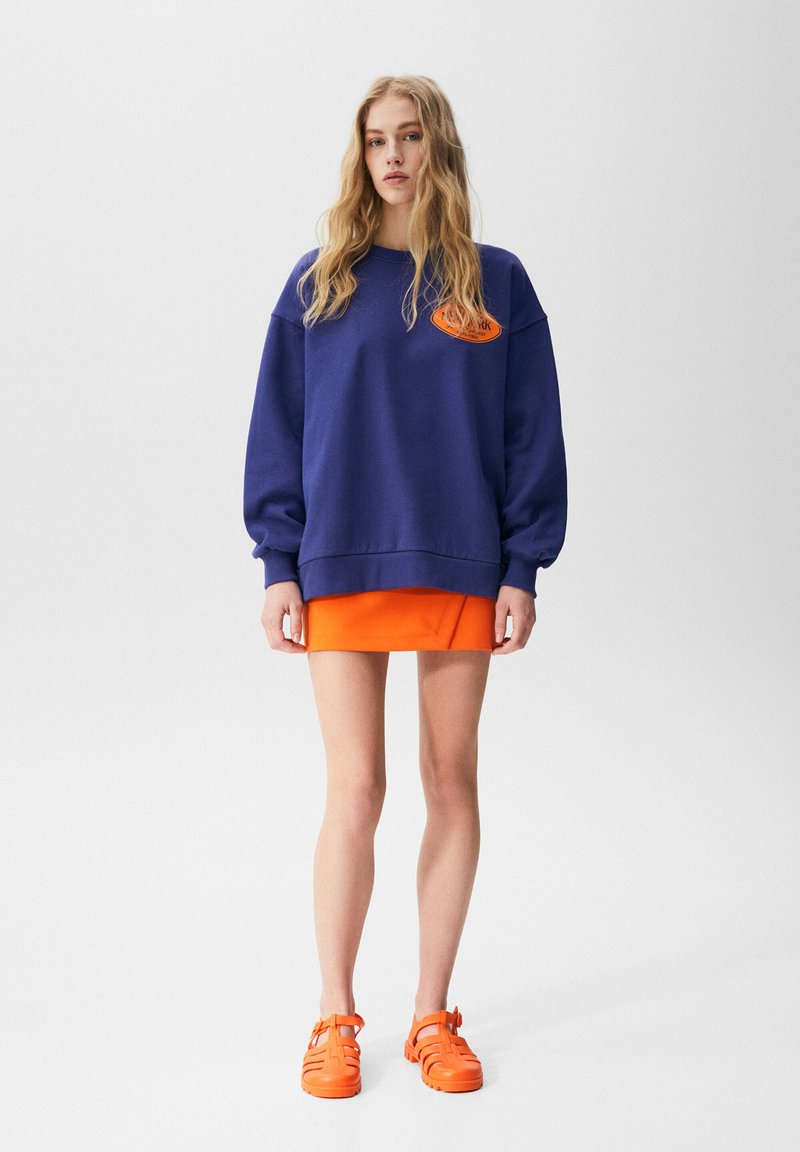 Damen Sweatshirts | PULL&BEAR ROUND NECK WITH CONTRAST GRAPHIC Sweatshirt royal blue/royal - WE90472 Damen Sweatshirts | PULL&BEAR ROUND NECK WITH CONTRAST GRAPHIC Sweatshirt royal blue/royal - WE90472