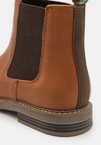 Barbour FARSLEY CHELSEA BOOT - Klasszikus bokacsizmák - whisky