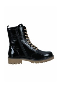 Stivaletto in pelle verniciata nera con finitura testurizzata, lacci beige, chiusura con zip laterale e suola in gomma tan chunky.