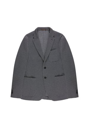 Blazer da uomo grigio e bianco a righe con rever con intaglio, due bottoni frontali e tre tasche applicate, mostrato su sfondo bianco.