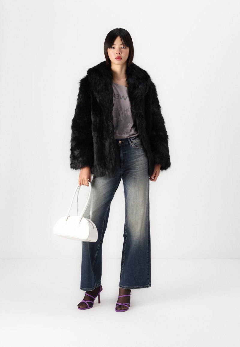 Abercrombie & Fitch Shawl Collar Faux Fur Coat - Zimní bunda - black