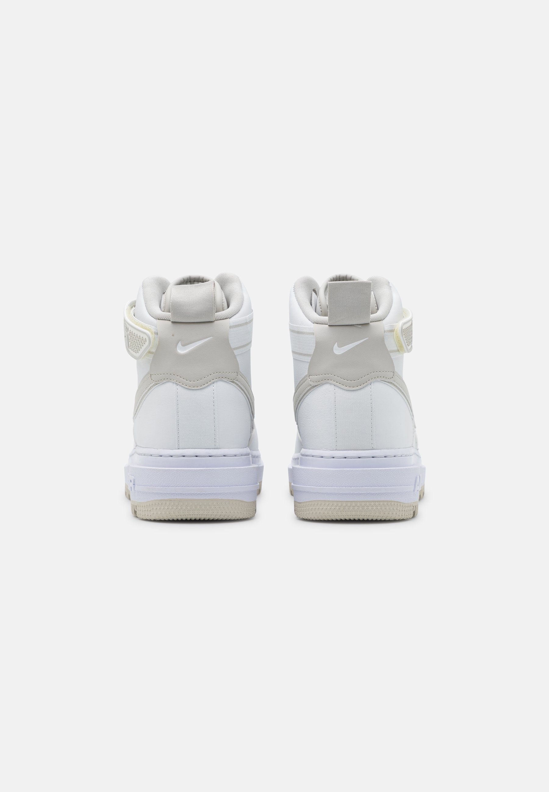 difference between womens and mens nike air force 1