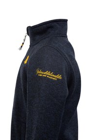 Tamsiai mėlynas poliesterinis zip-up džemperis su aukštu apykakle, išskirtinis geltonu siuvinėjimu ant peties ir tekstūrine medžiaga.