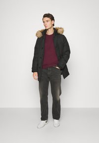 Tommy Hilfiger PIMA CREW NECK - Pulover - rouge/desert sky mouline