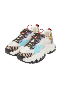 Masīvas kedas ar baltu krāsu, dzīvnieku rakstu un zilu akcentu kombināciju. Iezīmējas ar teksturētām virsmām, melnām saitēm un izturīgu zoli.